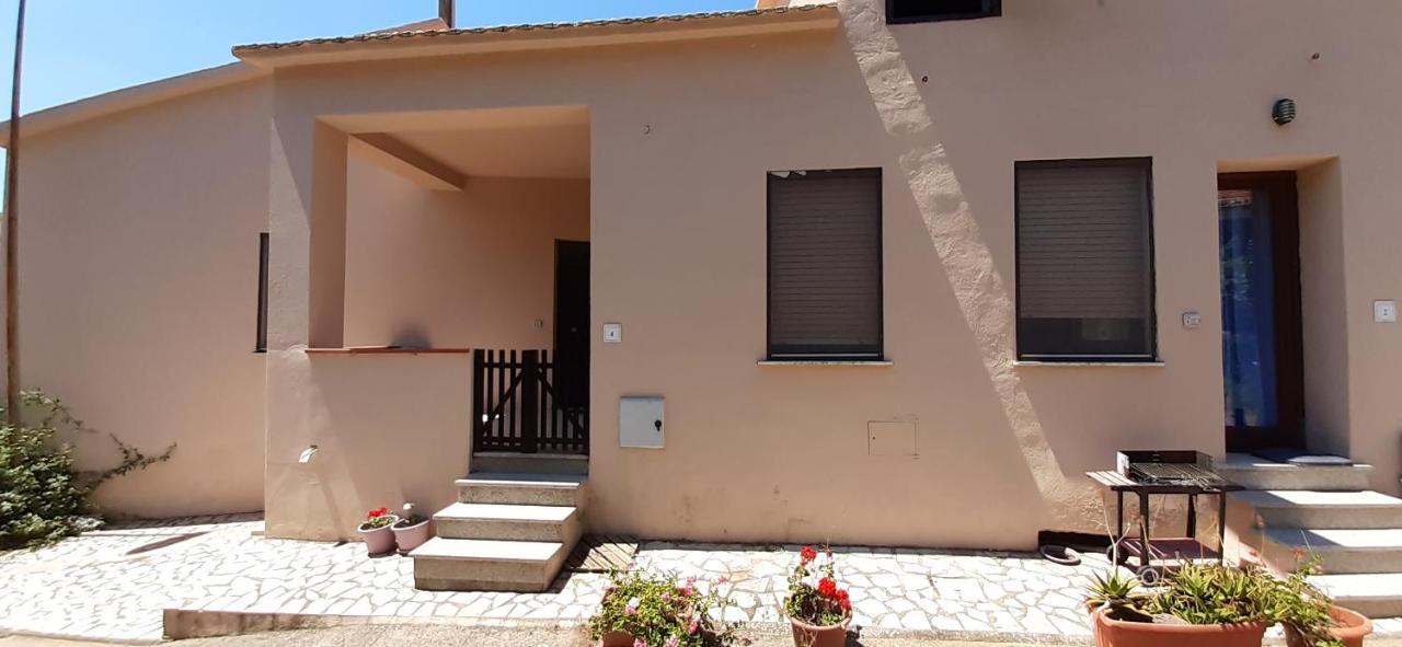 Casa Vacanza Costa Rossa vista mare Trinità dʼAgultu Esterno foto