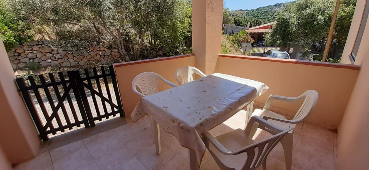 Casa Vacanza Costa Rossa vista mare Trinità dʼAgultu Esterno foto
