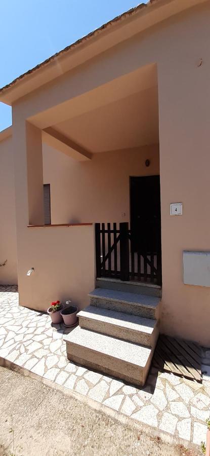 Casa Vacanza Costa Rossa vista mare Trinità dʼAgultu Esterno foto